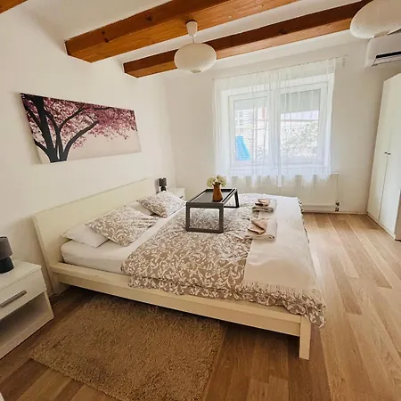 Levendula Apartmanhaz דירה